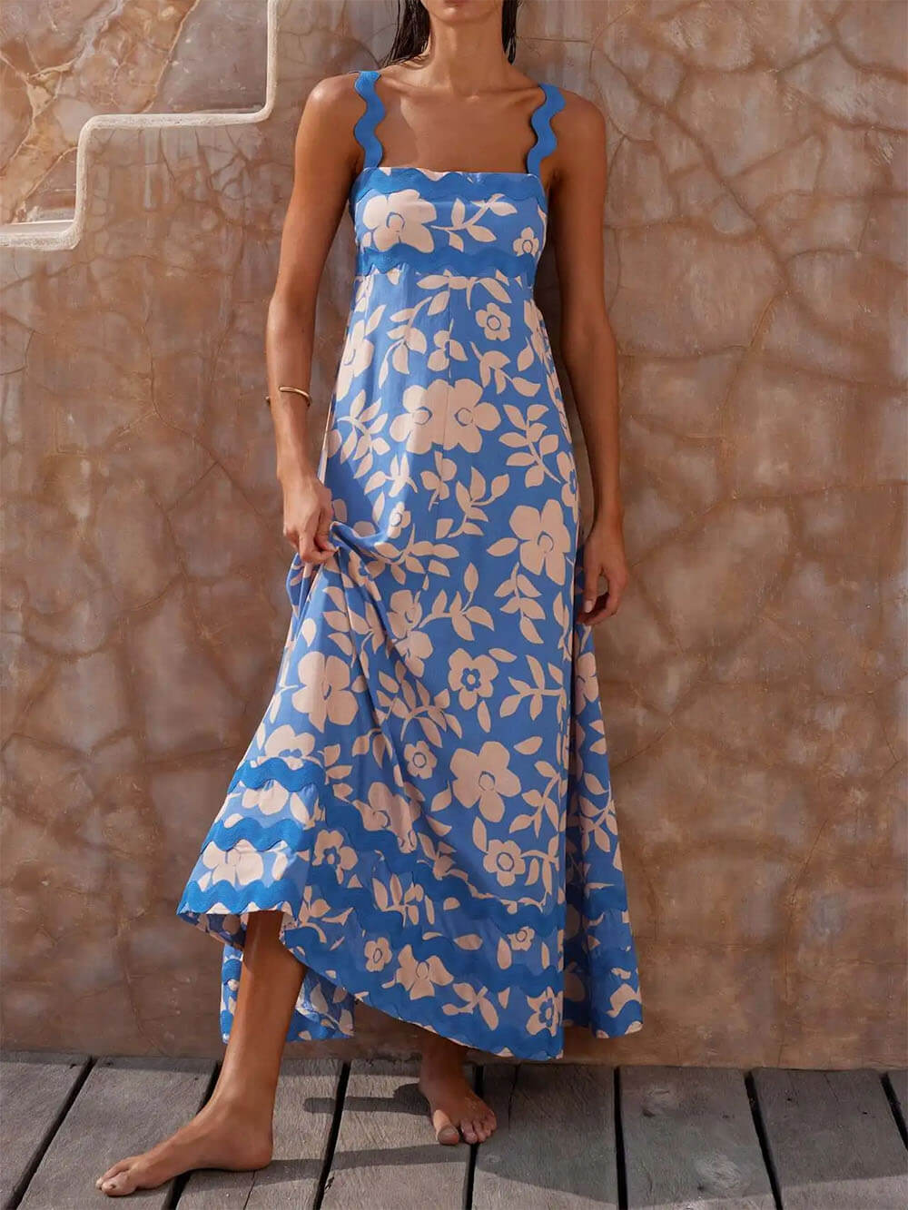 Beautifully Crafted Dress in a Classic Style