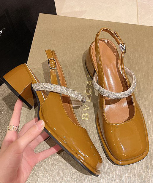 Well Tailored Sandals with a Graceful Silhouette
