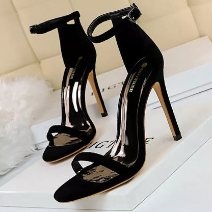Effortlessly Elegant Heels with a Timeless Design
