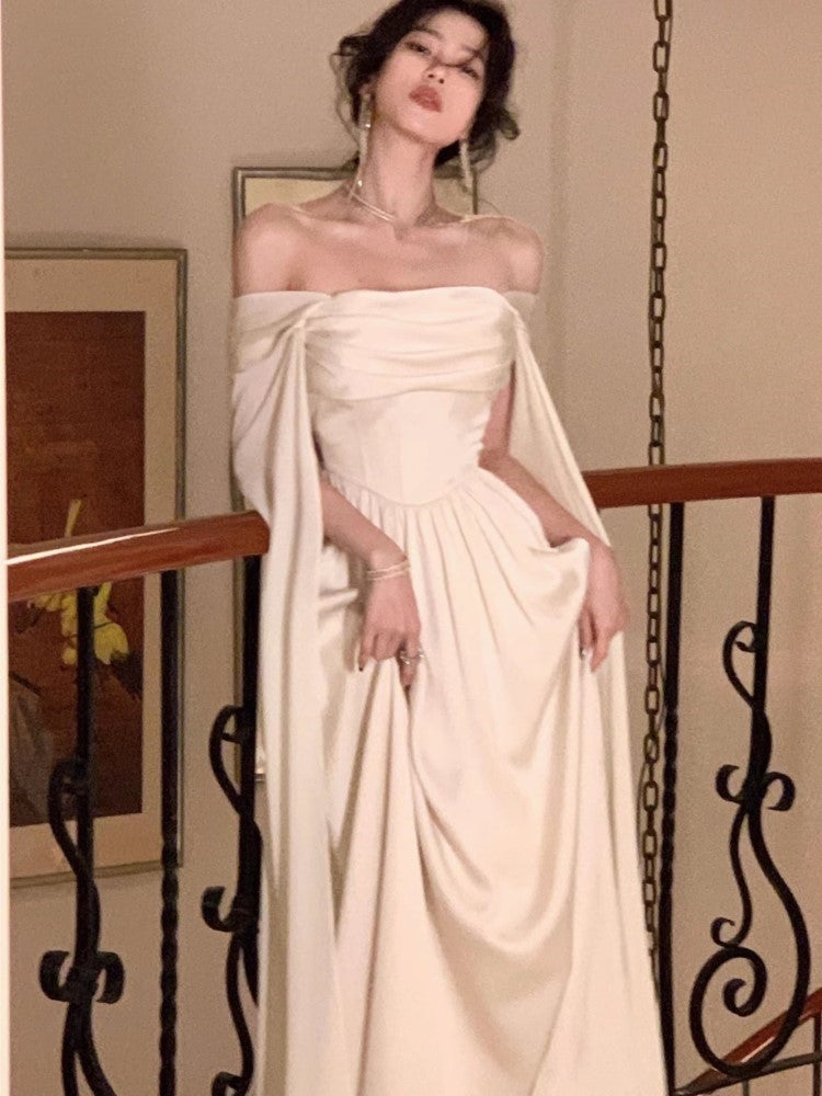 Effortlessly Elegant Dress with a Timeless Design