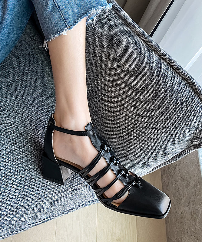 Effortlessly Elegant Sandals with a Timeless Design