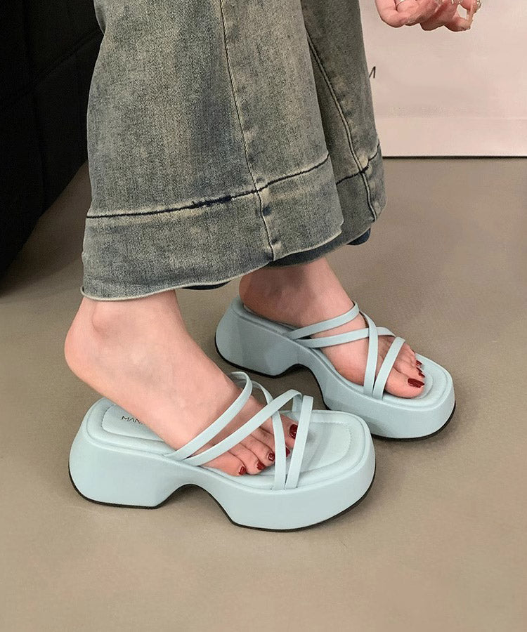 Well Tailored Sandals with a Graceful Silhouette