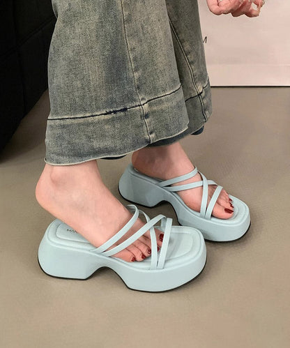 Well Tailored Sandals with a Graceful Silhouette