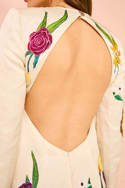 Beautifully Finished Dress in a Timeless Design