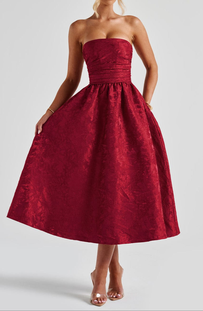 Beautifully Finished Dress in a Timeless Design