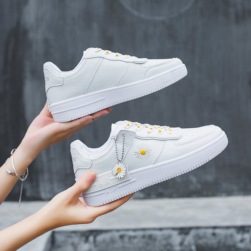 Well Tailored Sneakers with a Graceful Silhouette