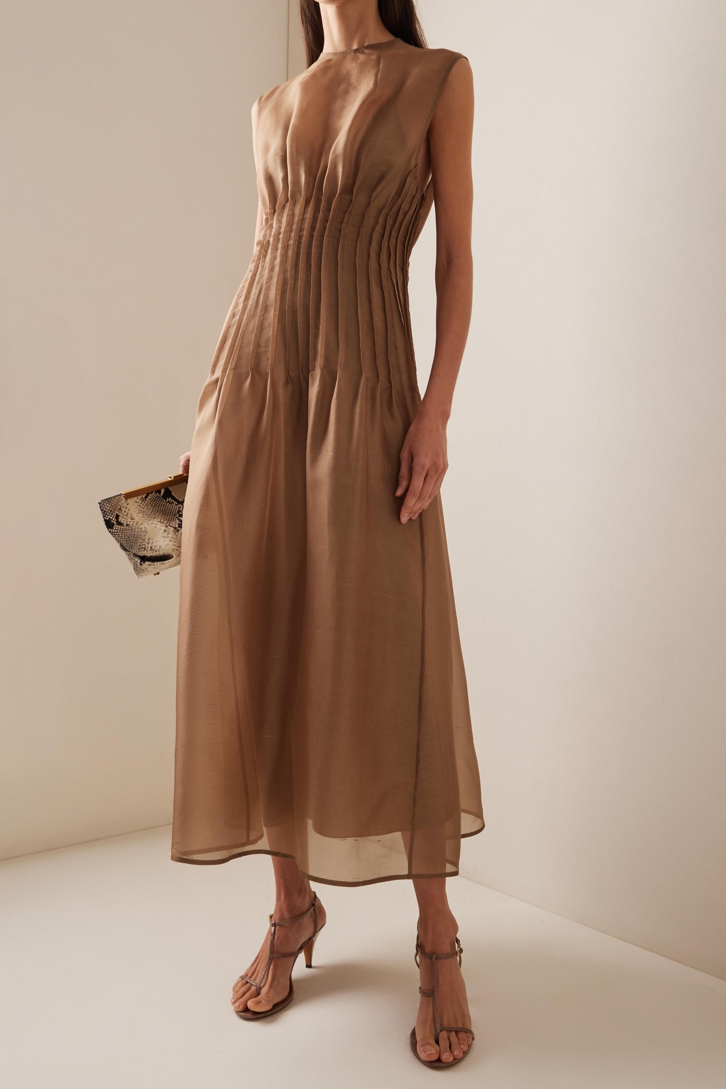 Gracefully Styled Dress for Any Occasion