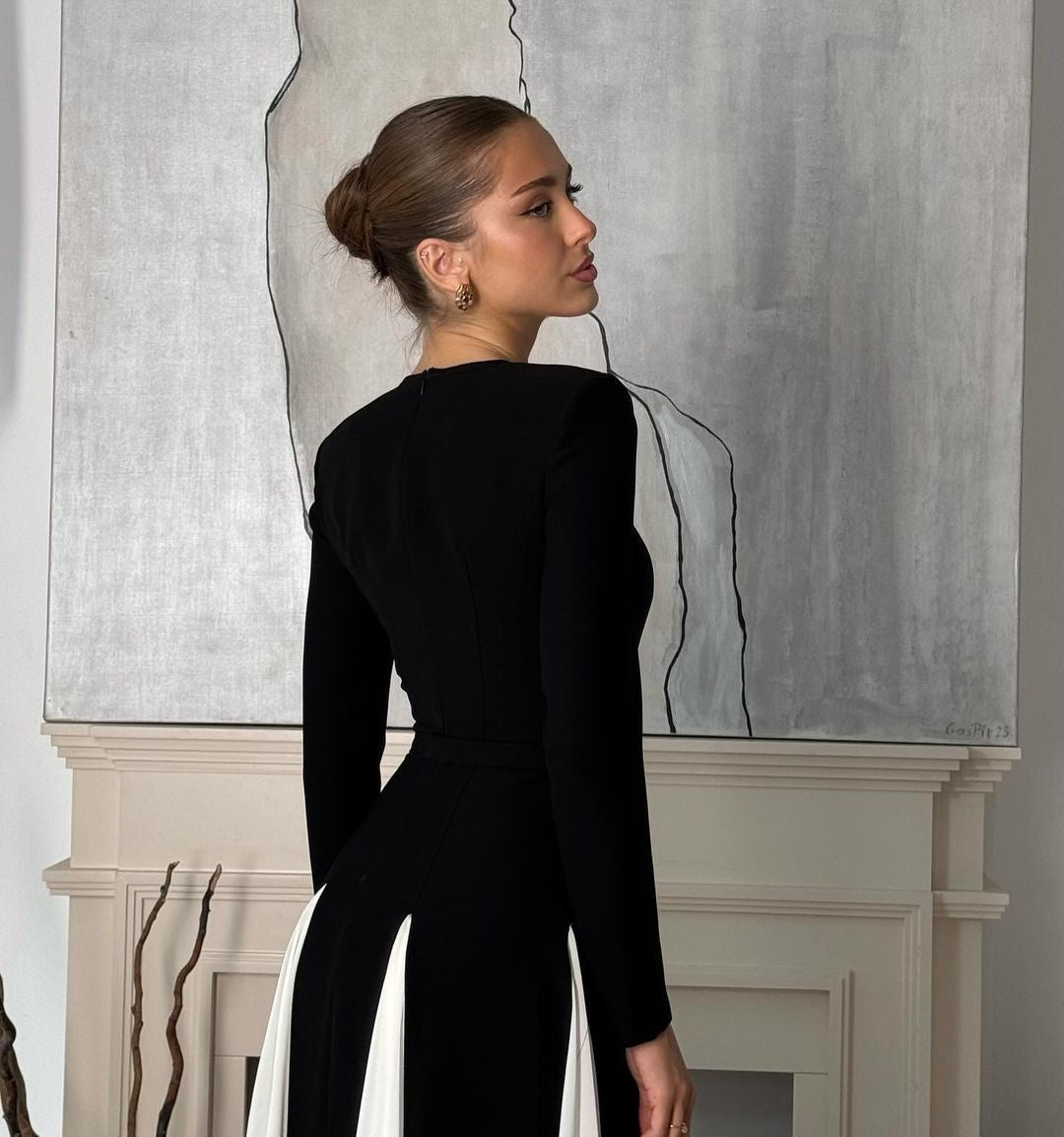 Beautifully Finished Dress in a Timeless Design