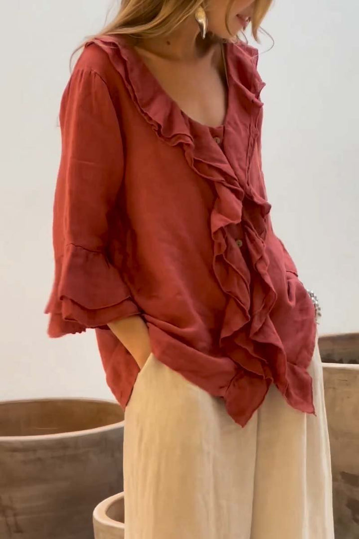 Effortlessly Elegant Top with a Timeless Design