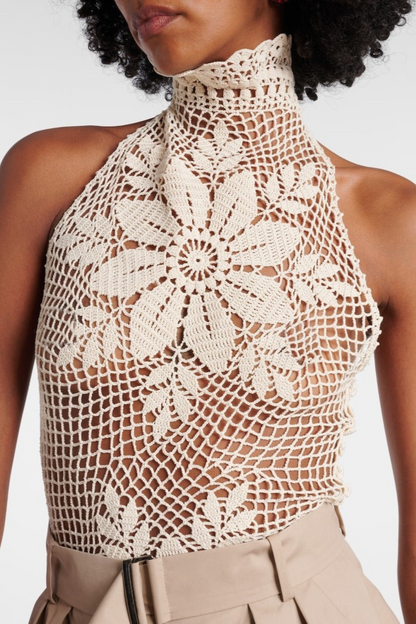 Well Tailored Top with a Graceful Silhouette
