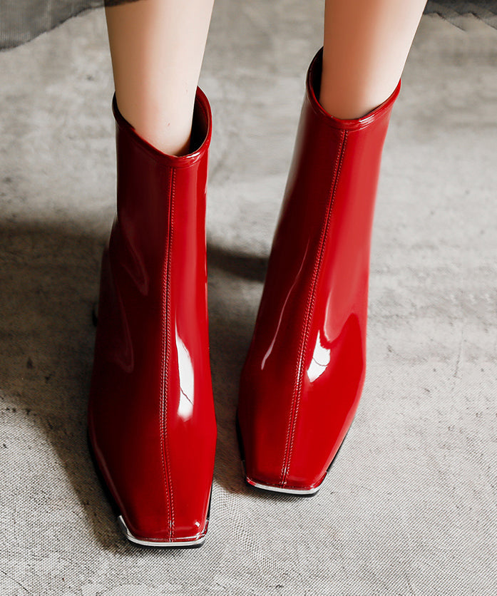 Well Tailored Boots with a Graceful Silhouette