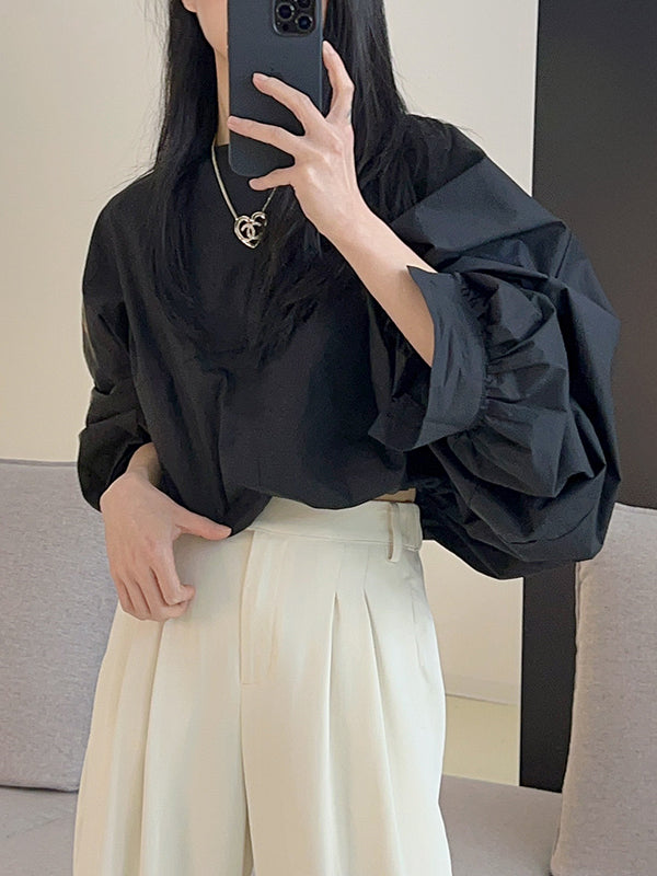 Well Tailored Blouse with a Graceful Silhouette