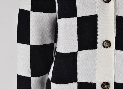Well Tailored Cardigan with a Graceful Silhouette