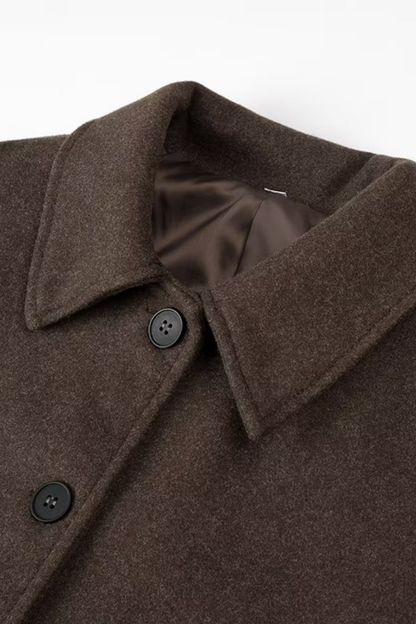 Effortlessly Elegant Jacket with a Timeless Design