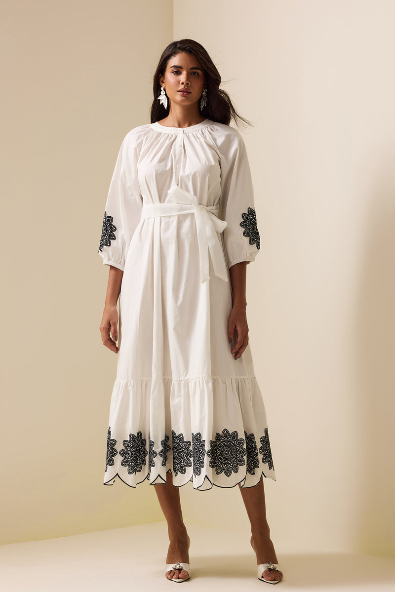 Effortlessly Elegant Dress with a Timeless Design