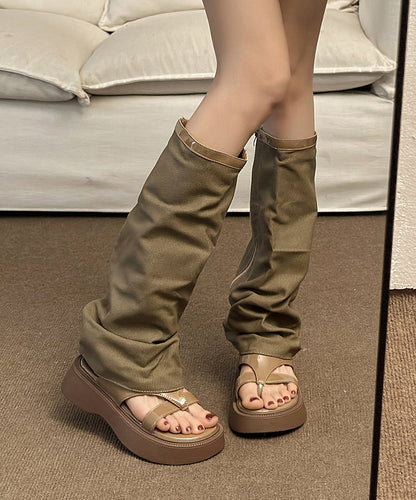 Effortlessly Elegant Boots with a Timeless Design