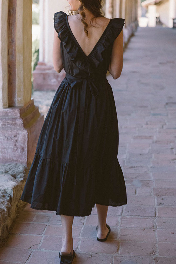 Beautifully Finished Dress in a Timeless Design