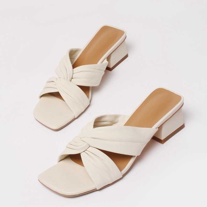Effortlessly Elegant Garment with a Timeless Design
