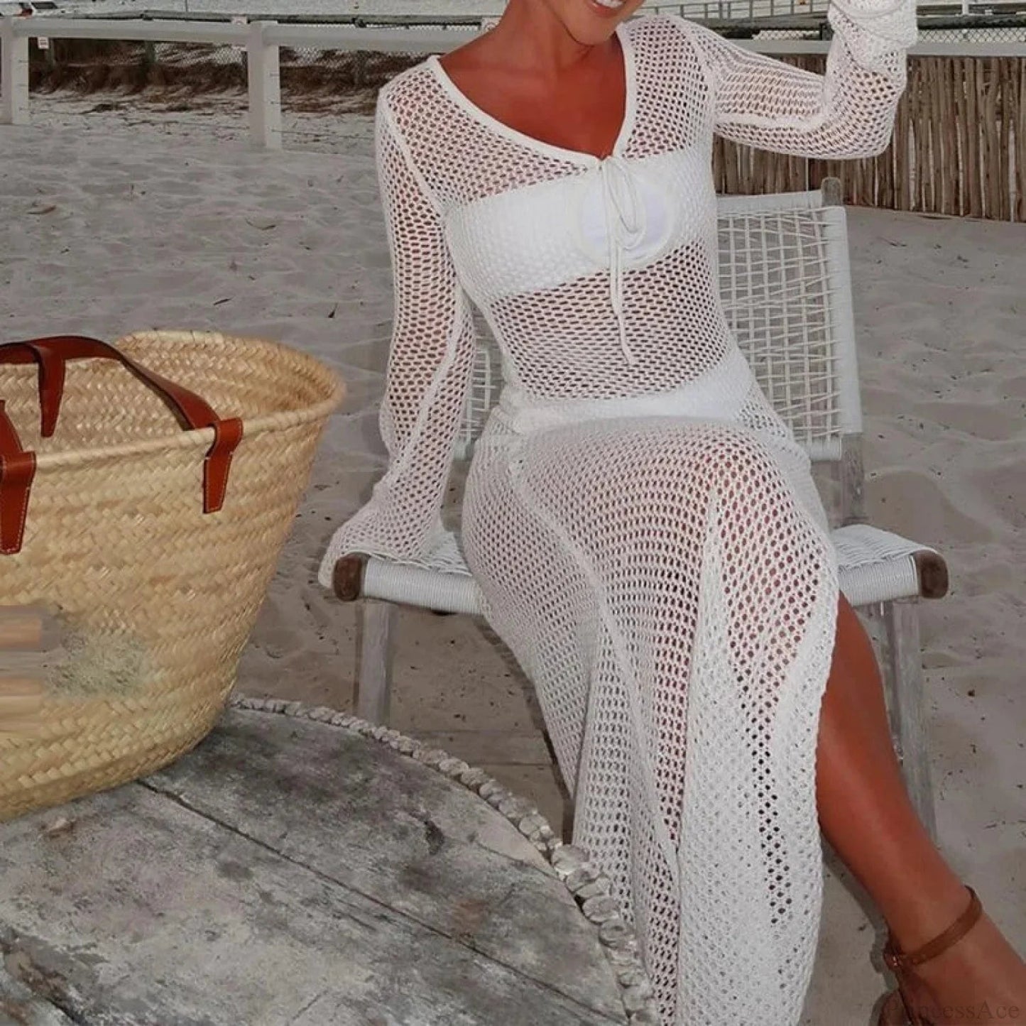 Well Tailored Bikini with a Graceful Silhouette