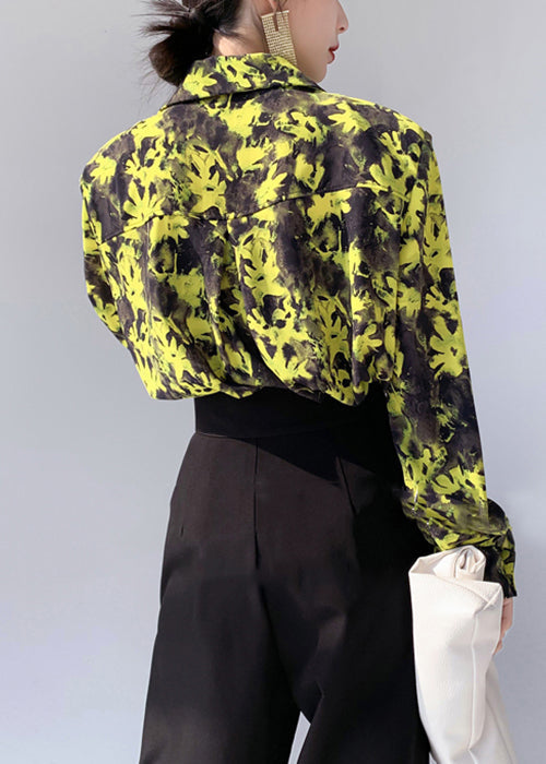 Classic Vintage Shirt with a Flattering Fit