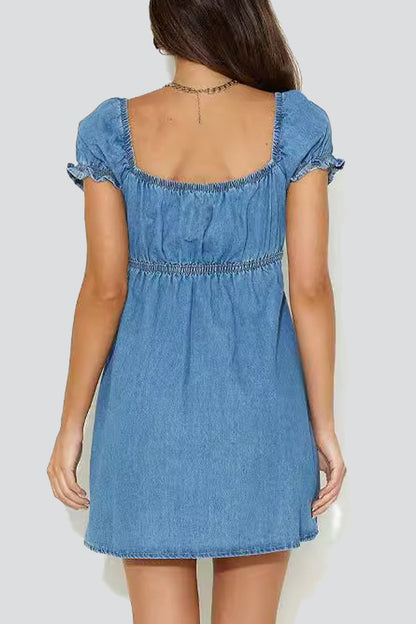 Beautifully Finished Dress in a Timeless Design
