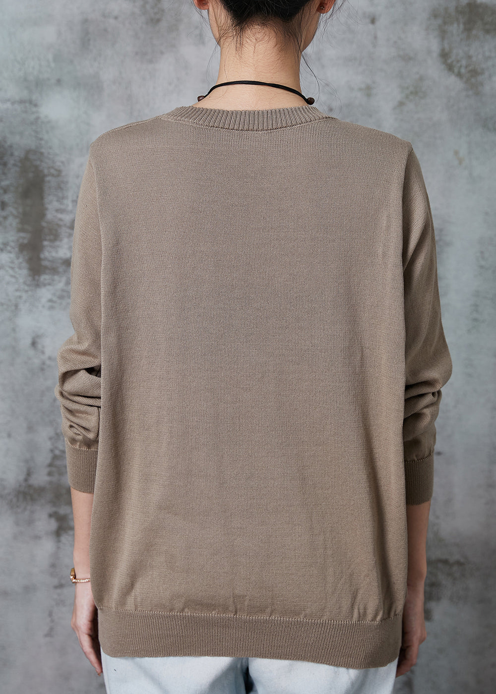 Effortlessly Elegant Sweater with a Timeless Design