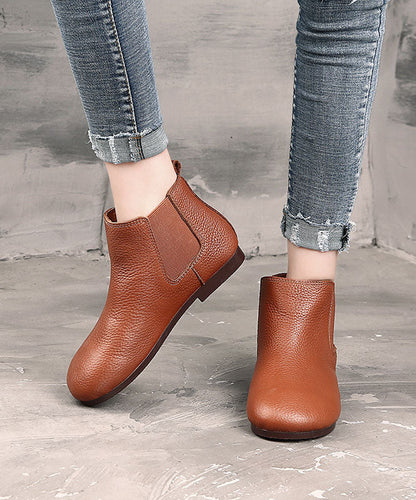 Well Tailored Boots with a Graceful Silhouette