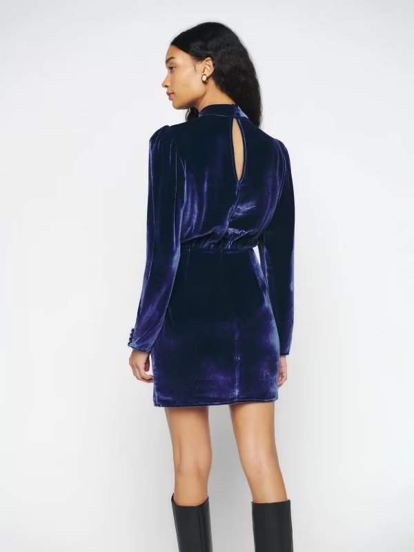 Classic Vintage Dress with a Flattering Fit