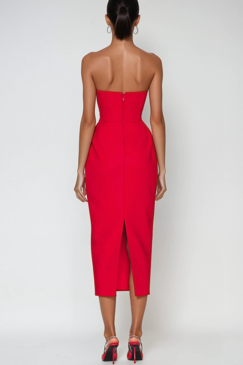 Beautifully Finished Dress in a Timeless Design