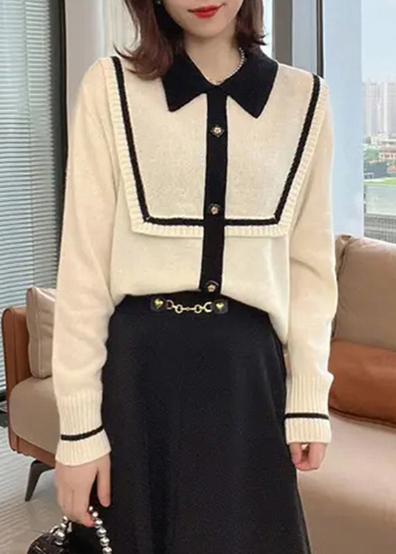 Effortlessly Elegant Top with a Timeless Design