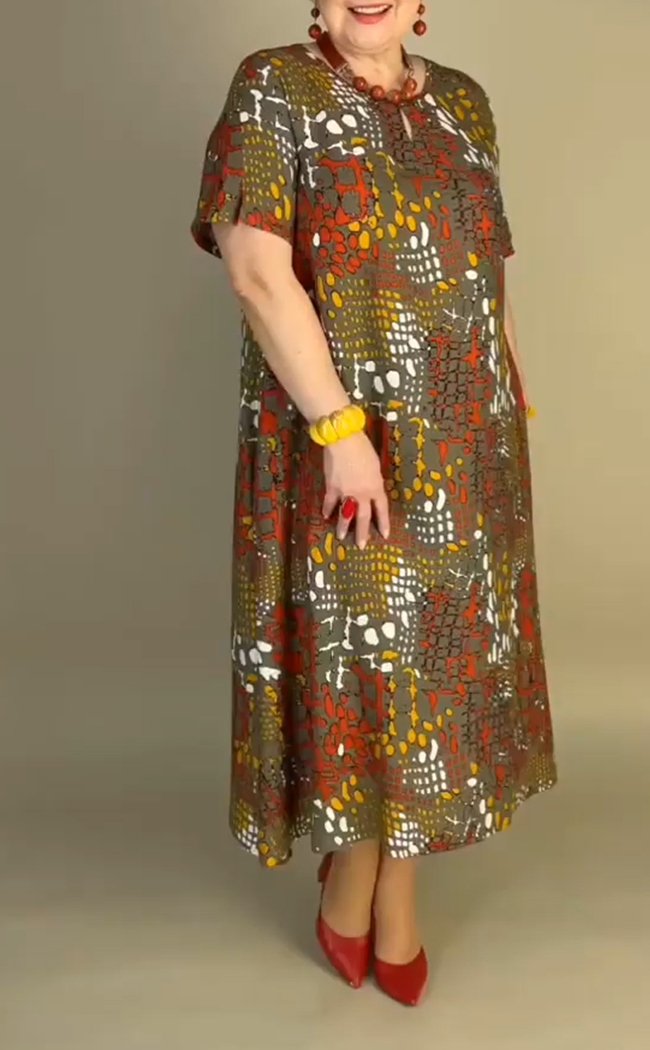 Beautifully Finished Dress in a Timeless Design