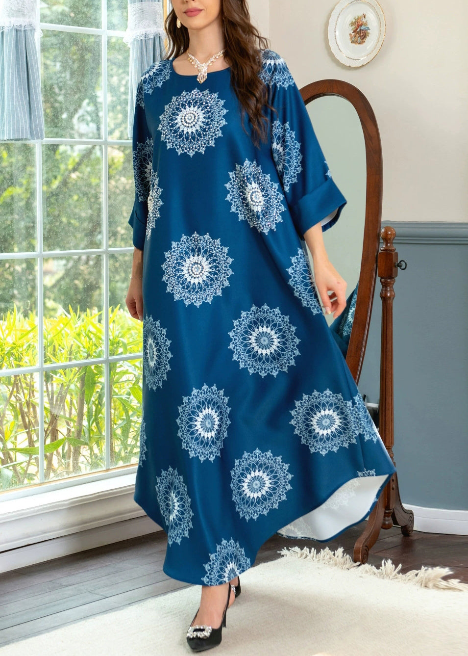 Classic Vintage & Enduringly Stylish Dress