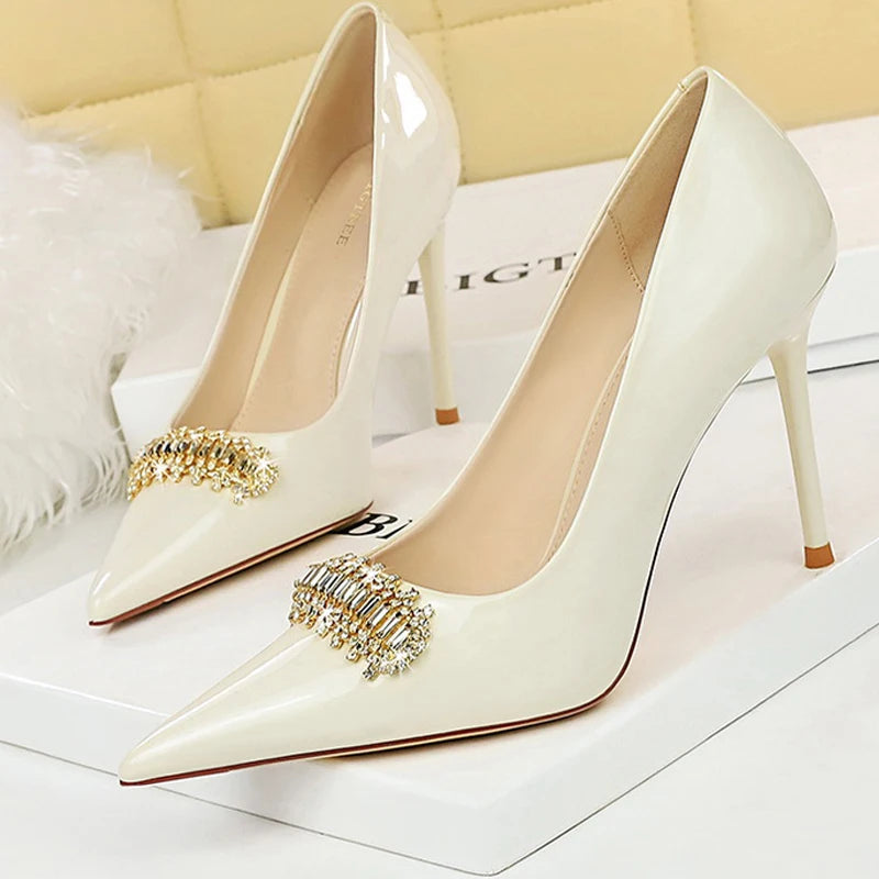 Beautifully Finished Heels in a Timeless Design