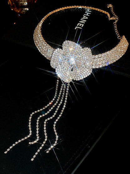 Well Tailored Garment with a Graceful Silhouette