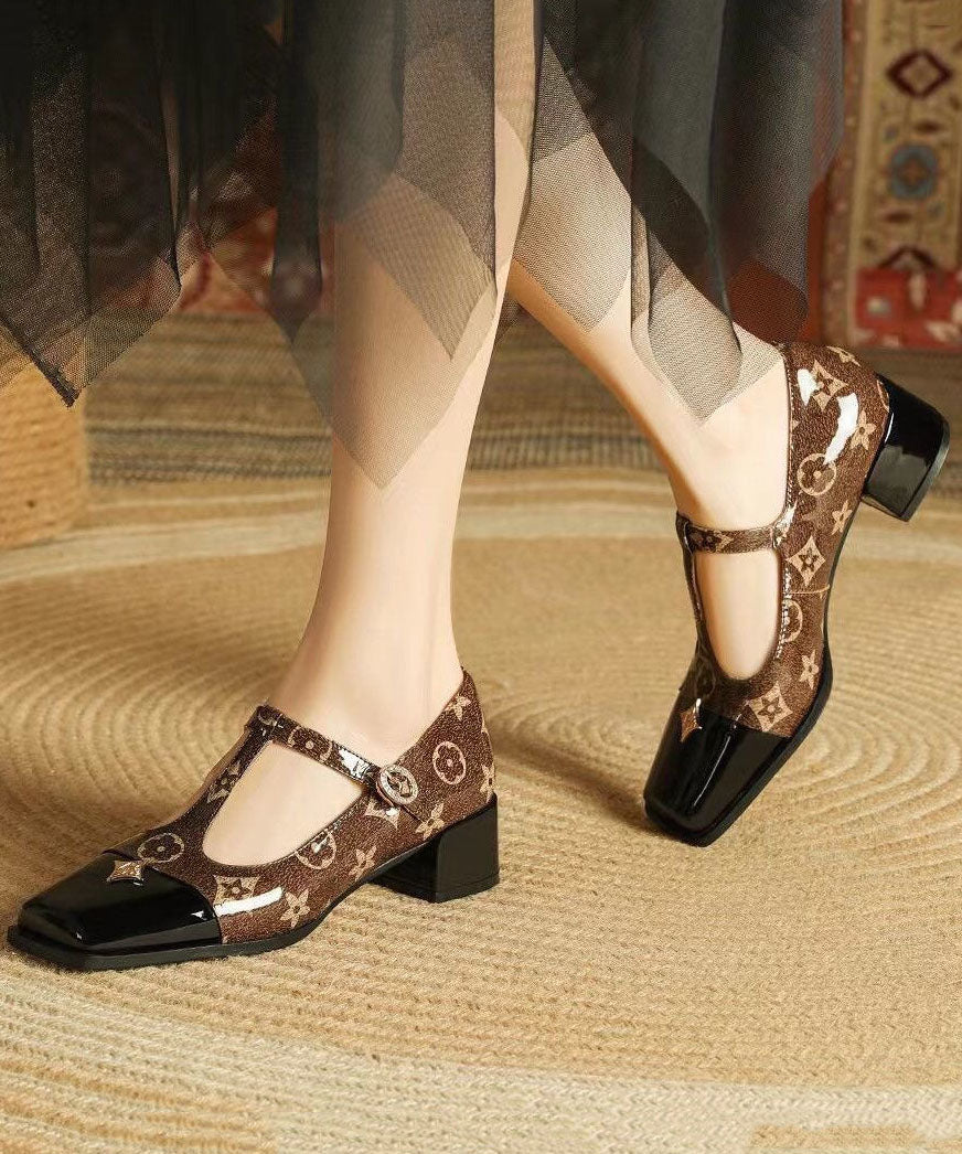 Classic Vintage Sandals with a Flattering Fit