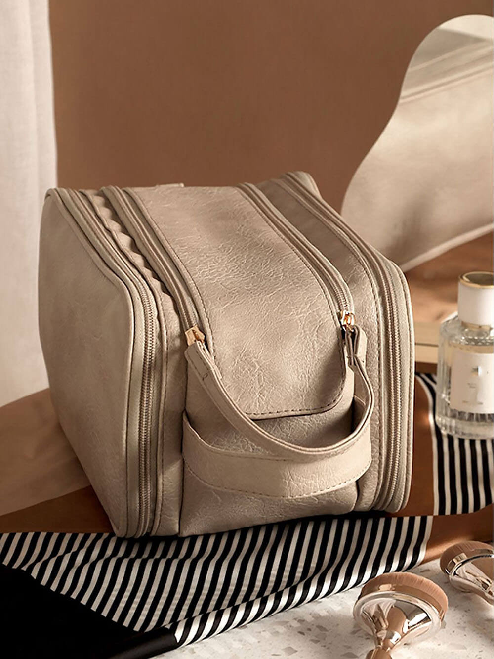 Beautifully Finished Bag in a Timeless Design