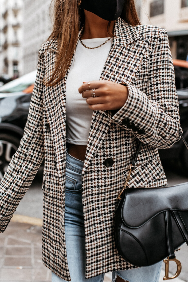 Effortlessly Elegant Garment with a Timeless Design
