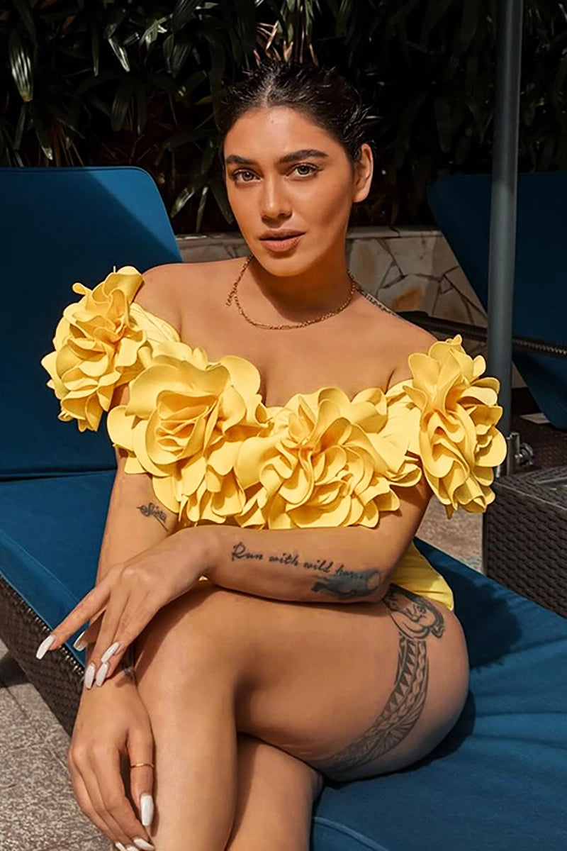 Effortlessly Elegant Swimsuit with a Timeless Design
