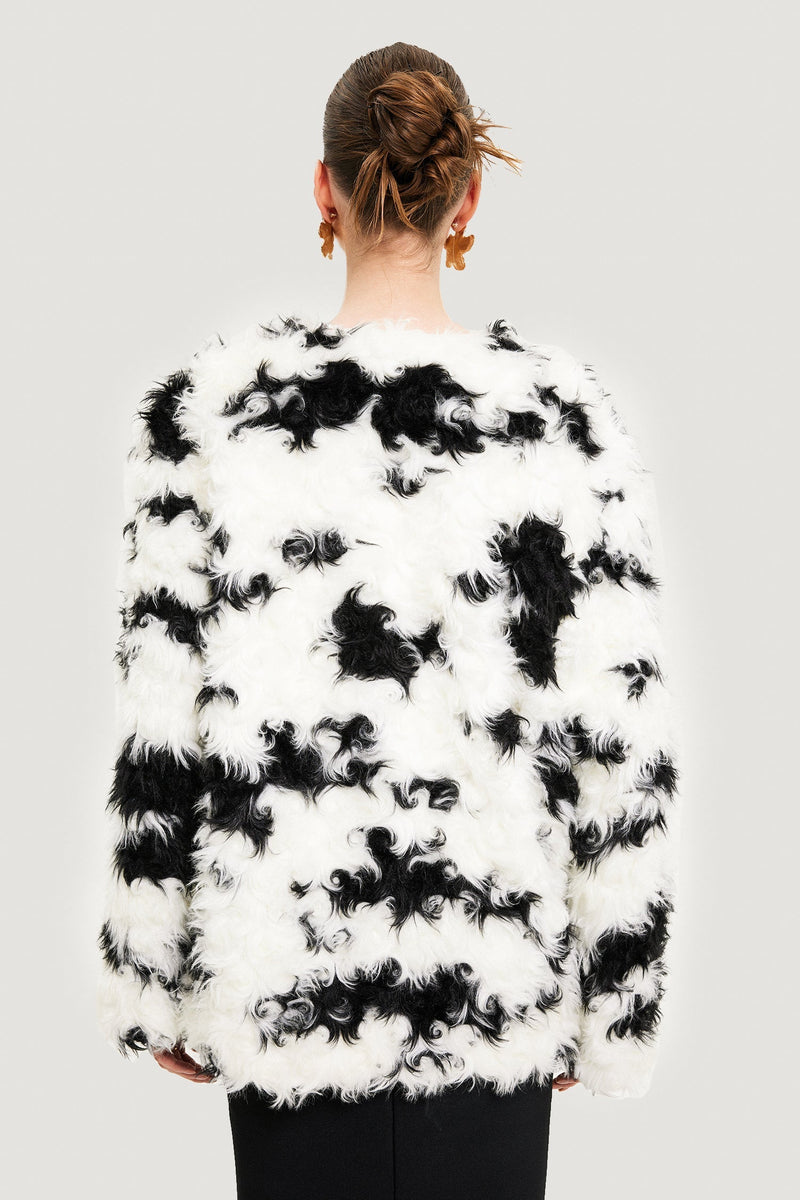 Elegantly Styled Coat for Everyday Wear