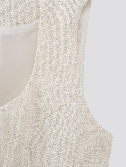 Well Tailored Top with a Graceful Silhouette