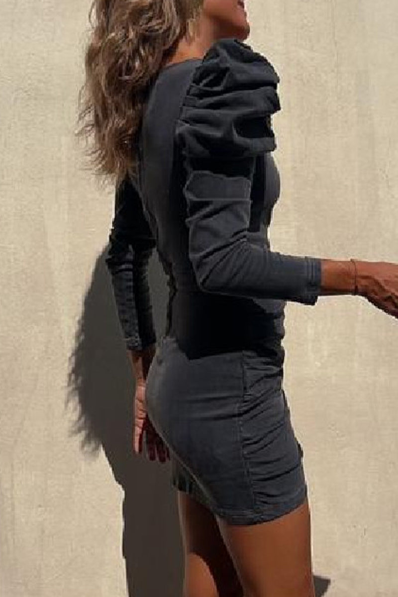 Well Tailored Dress with a Graceful Silhouette