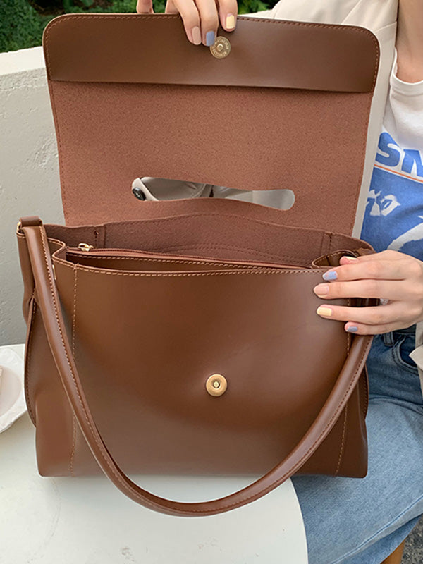 Well Tailored Bag with a Graceful Silhouette