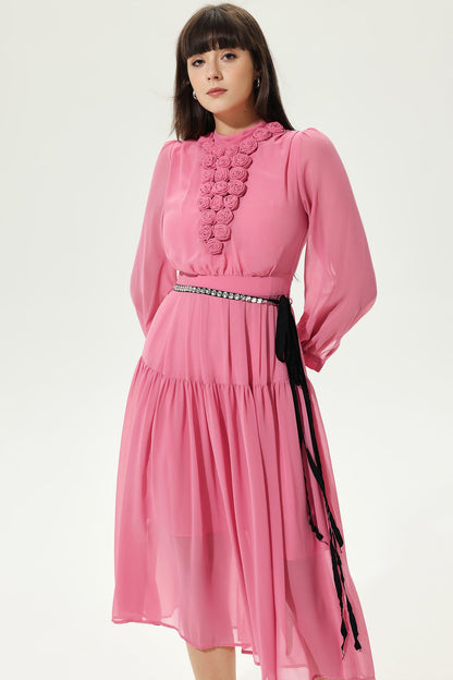 Beautifully Finished Dress in a Timeless Design