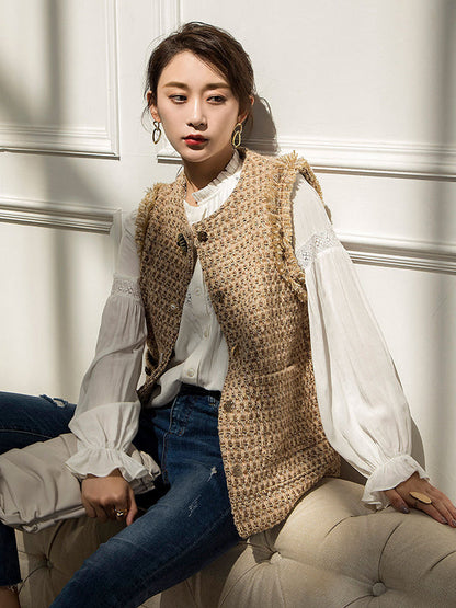 Well Tailored Blouse with a Graceful Silhouette