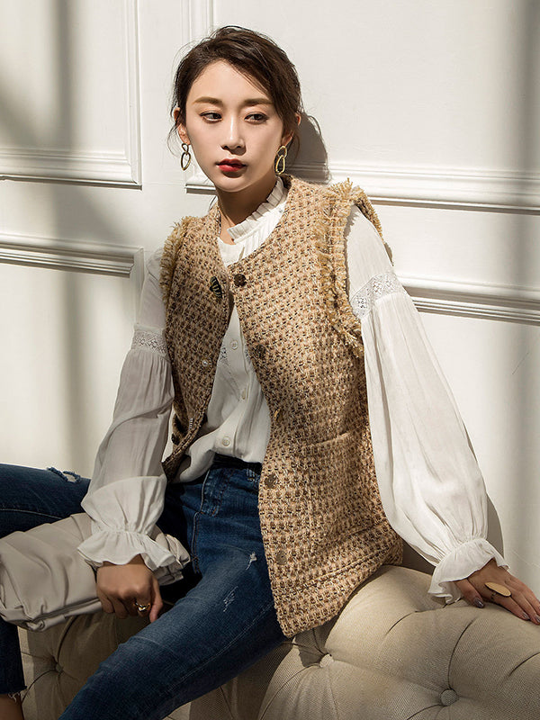 Well Tailored Blouse with a Graceful Silhouette
