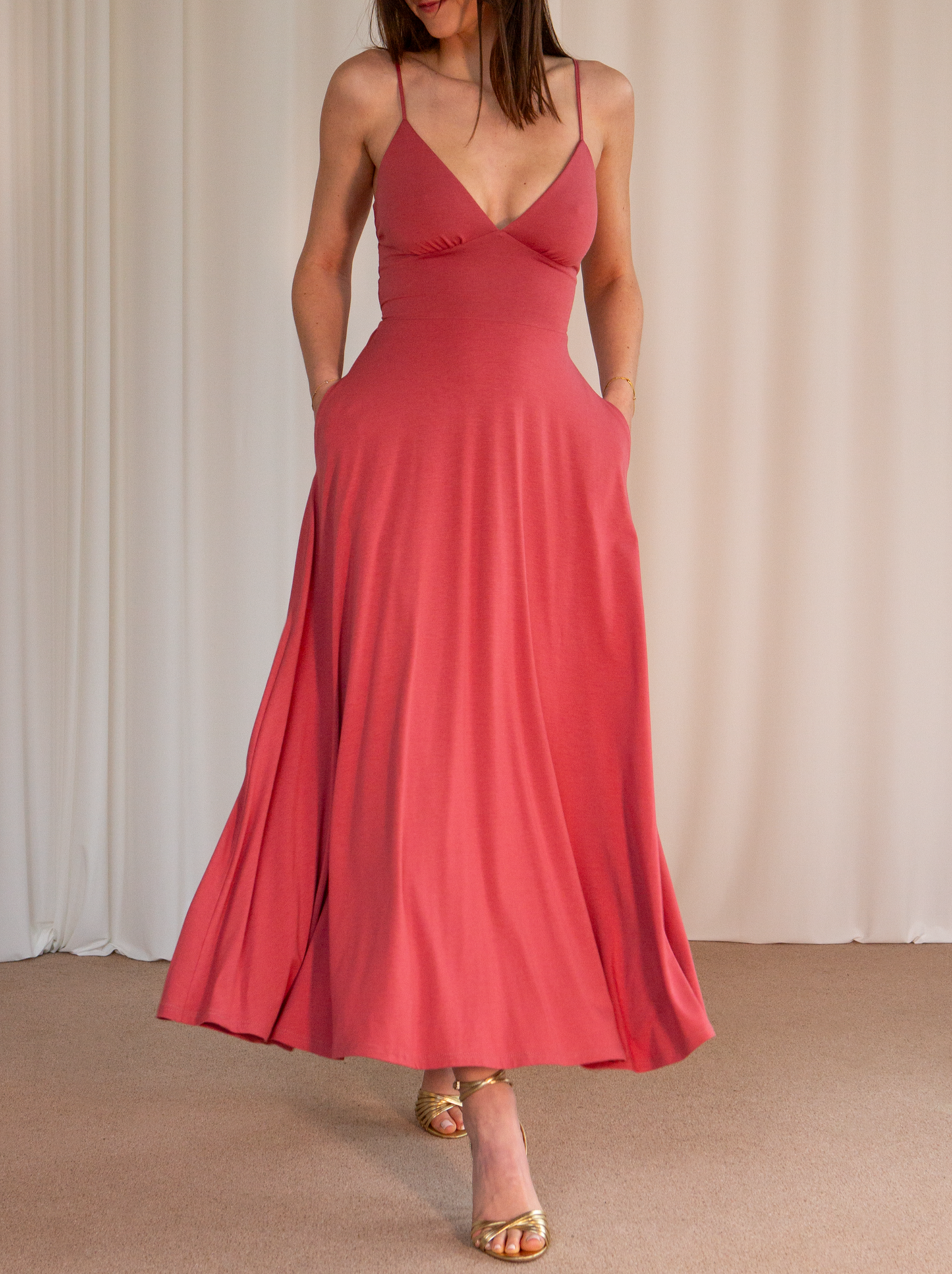 Well Tailored Dress with a Graceful Silhouette