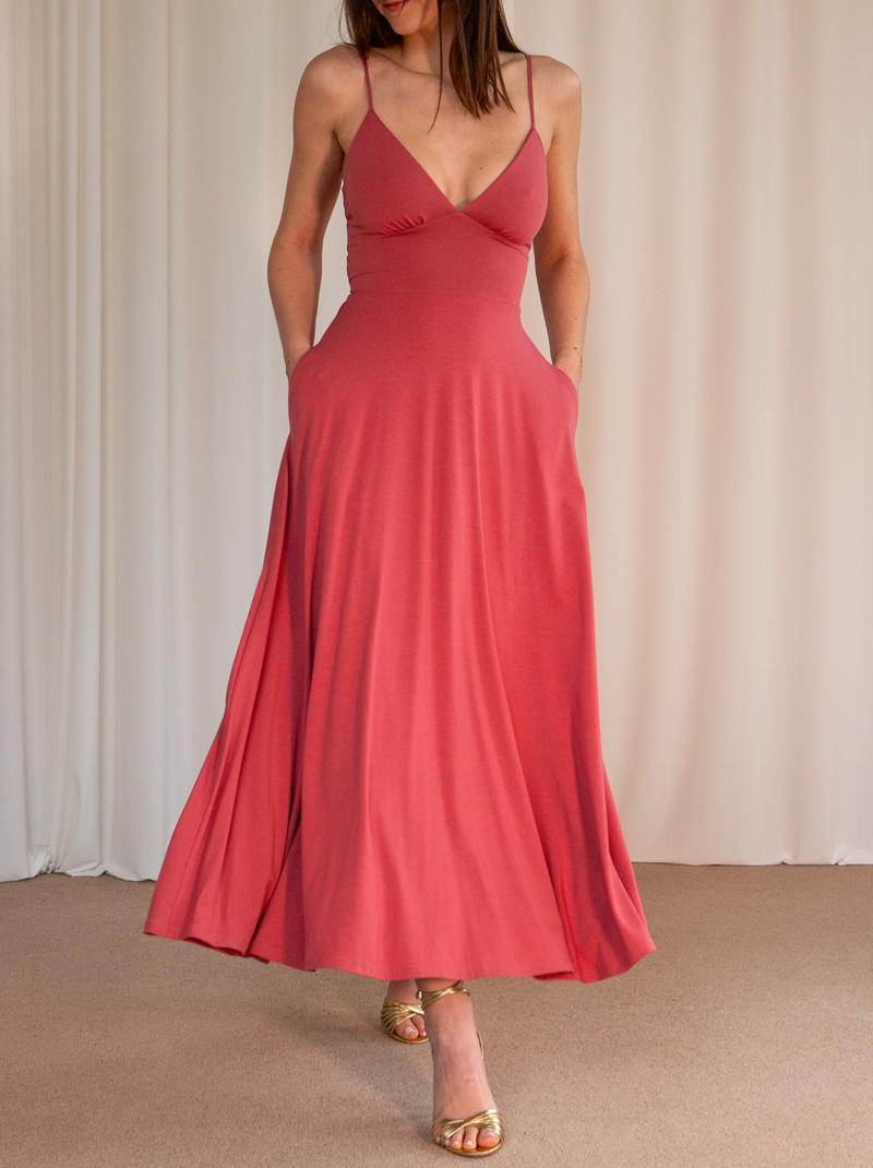 Well Tailored Dress with a Graceful Silhouette