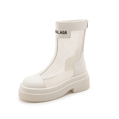 Effortlessly Elegant Boots with a Timeless Design