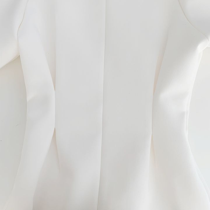 Well Tailored Dress with a Graceful Silhouette