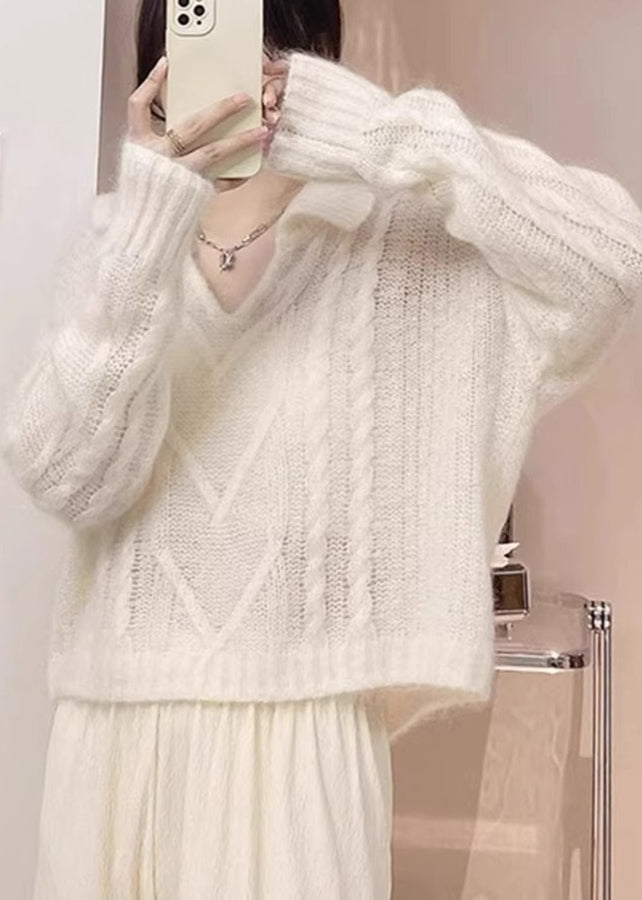 Well Tailored Sweater with a Graceful Silhouette